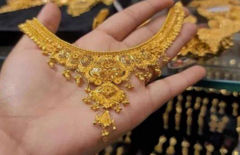 Gold price increases by Rs2,000 per tola in Pakistan 