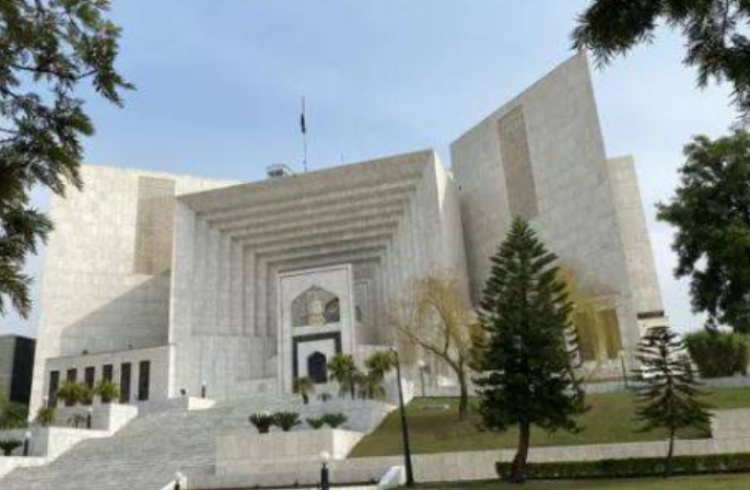 SC’s constitutional bench starts hearing, seeks reports from provinces on actions against pollution