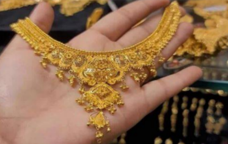 Gold price increases by Rs3,700 per tola in Pakistan 