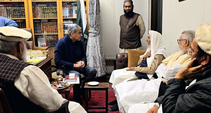 Naqvi meets patron-in-chief of Wifaq-ul-Madaris Maulana Fazal Rahim Ashrafi