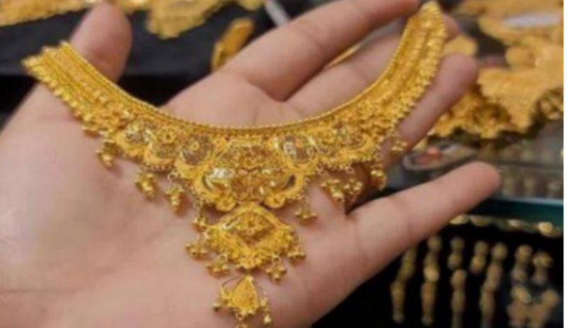 Gold price increases by Rs2,300 per tola in Pakistan