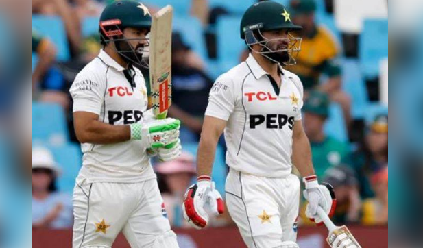 Pakistan bowled out for 211 in 1st Test against South Africa