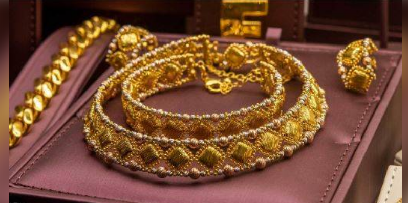 Gold price increases by Rs4,000 per tola in Pakistan