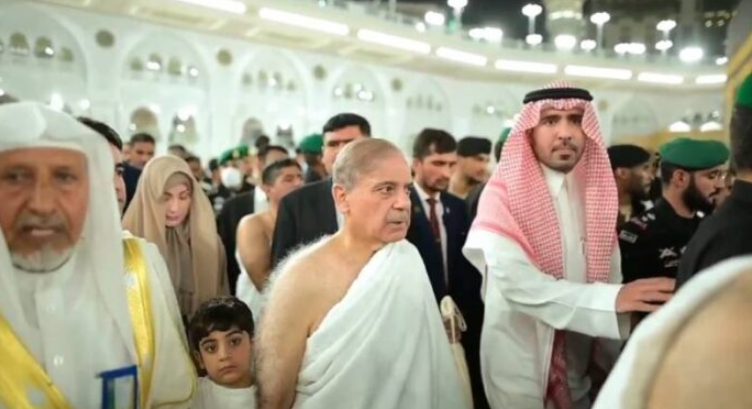 PM Shehbaz performs Umrah, prays for Pakistan and Muslim Ummah's betterment