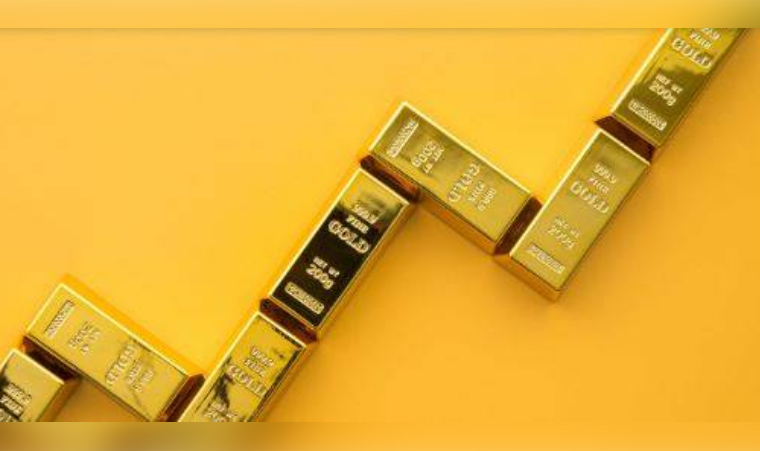 Gold price decreases by Rs3,300 per tola in Pakistan