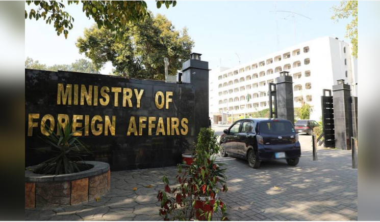 Pakistan open to receive its stranded citizens through Wagah Border, says FO