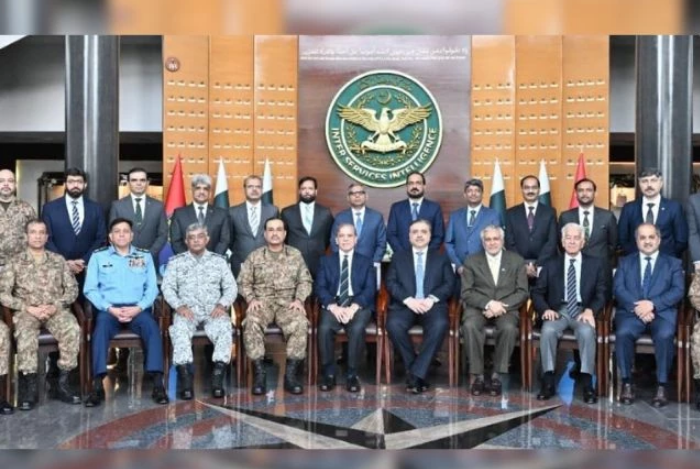PM Shehbaz visits ISI headquarters, receives briefing on security preparedness 