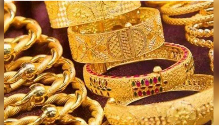 Gold price decreases by Rs10,400 per tola in Pakistan 