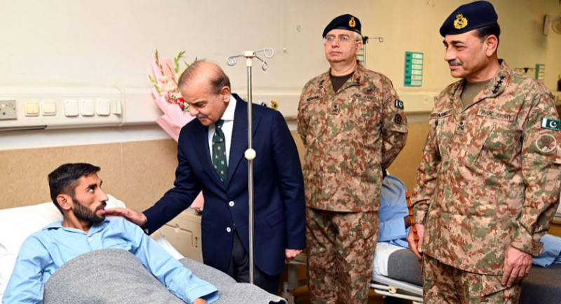 Marka-e-Haq: PM and COAS visit CMH Rawalpindi, inquire after health of injured soldiers