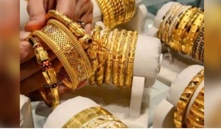 Gold price increases by Rs2,400, reaches to Rs338,500 per tola in Pakistan