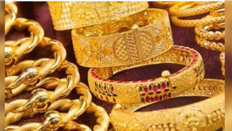 Gold price decreases by Rs1,900 to Rs347,500 per tola in Pakistan