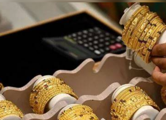 Gold price decreases by Rs2,245 to Rs359,055 per tola in Pakistan
