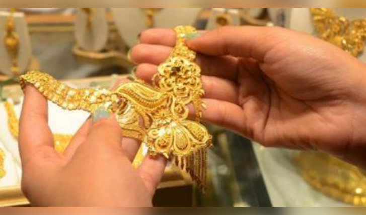 Gold price decreases by Rs1,595 to Rs357,000 per tola in Pakistan