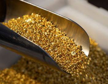 Gold price decreases by Rs900 per tola in Pakistan