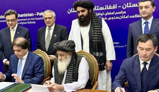 Pakistan signs trilateral railway agreement with Uzbekistan, Afghanistan 