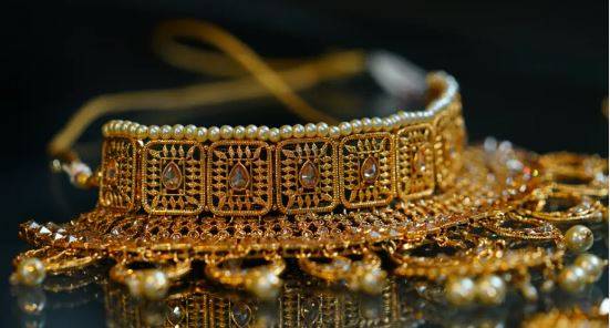 Gold price decreases by Rs5,900 per tola in Pakistan