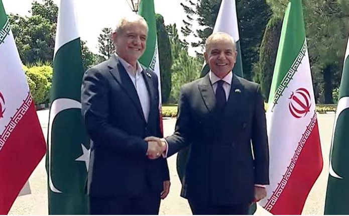 Islamabad:Iranian president Masoud Pezeshkian receives grand welcome at PM house 
