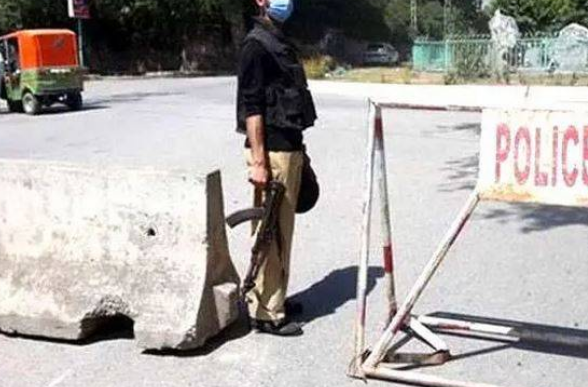 Terrorists attack police checkpoint in Bannu, 1 officer martyred, 3 terrorists killed