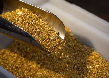 Gold price increases by Rs2900 per tola in Pakistan