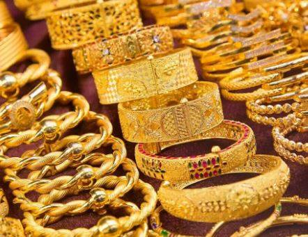 Gold price decreases by Rs300 per tola in Pakistan