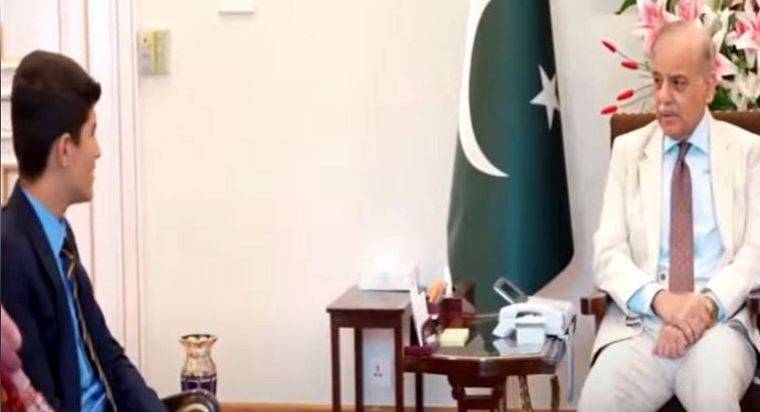 PM meets talented Balochistan student Ikramullah Kakr 