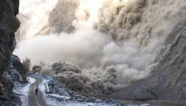 At least 8 volunteers die as landslide hits damaged water channel in Gilgit