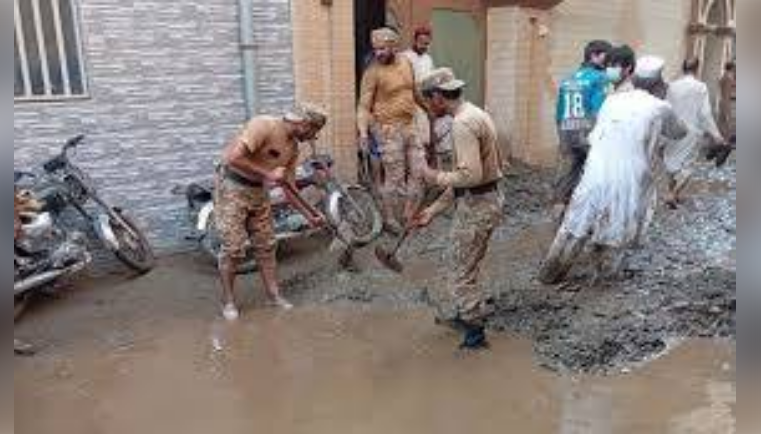 Residents of flood-affected areas in KP hail Pakistan Army for relief activities