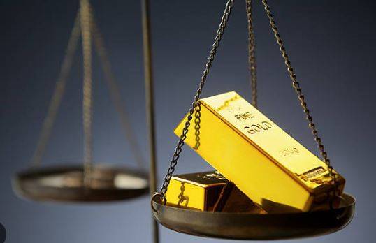 Gold price decreases by Rs1400 per tola in Pakistan