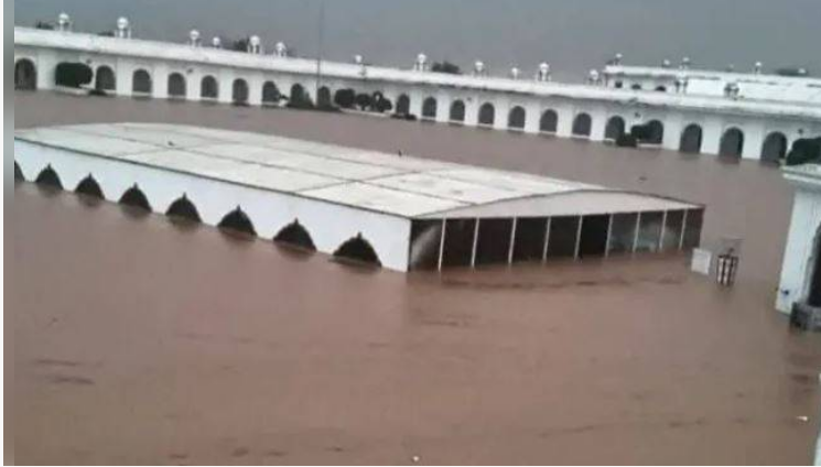 Flood waters enter Gurudwara Kartarpur Sahib, Pakistan Army rescues stranded people