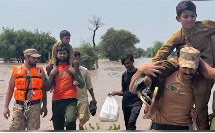 Pakistan Army continues rescue and relief operations in flood-hit areas of South Punjab 