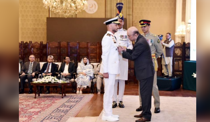President Zardari confers Nishan-e-Imtiaz (M) on UAE Naval Chief