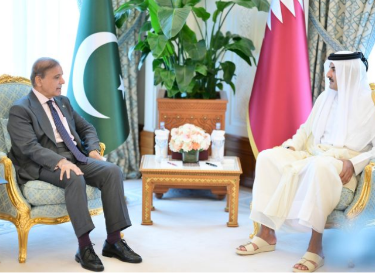 PM Shehbaz meets Qatri emir in Doha, stresses Muslim unity to confront Israeli provocations