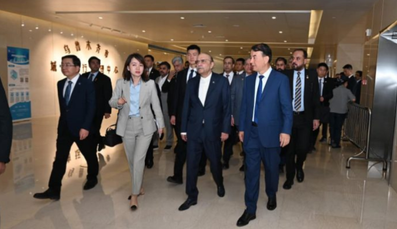 President Zardari visits Urban Operations and Management Centre in China’s Urumqi