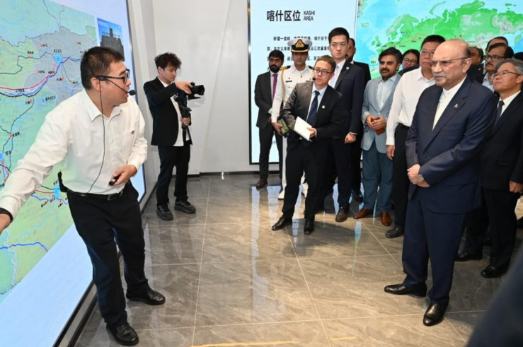 President Zardari visits Kashgar Free Trade Zone