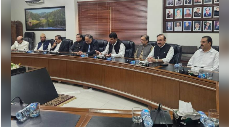 High-level govt delegation holds talks with AJK joint action committee amid unrest in region