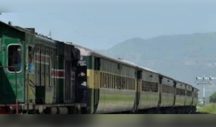  At least four injured as blast derails Jaffar Express in Sindh’s Shikarpur