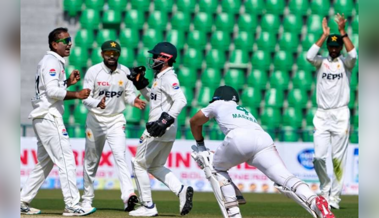 First Test, Day 2: South Africa reach 216 for 6 at stumps against Pakistan