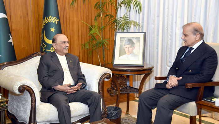President, PM discuss matters of national significance, review regional & international developments