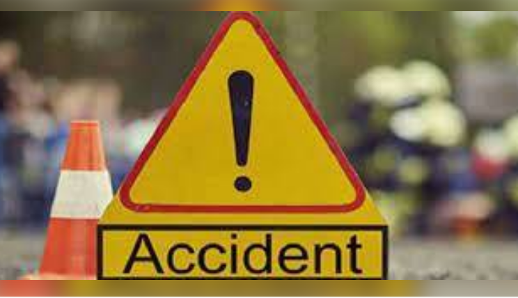At least 15 killed, 8 injured as truck overturns on Swat Expressway 