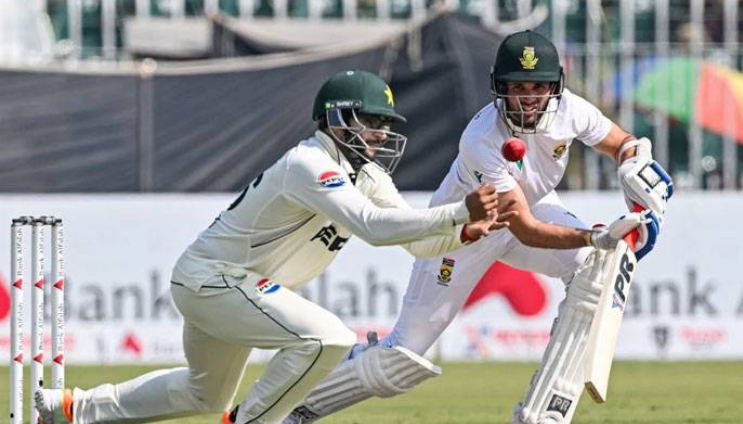 Second Test, Day 3: South Africa scores 404 runs, take 71-run lead over Pakistan 