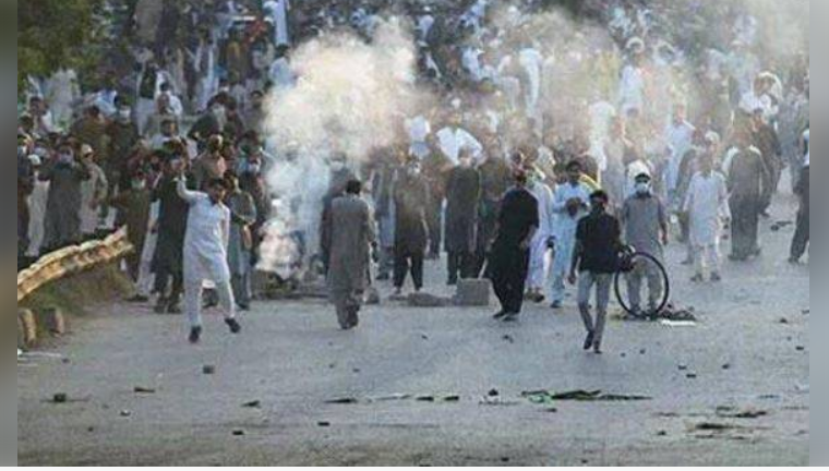 Lahore Police crackdown on violent TLP protesters, 954 arrested, thousands still at large