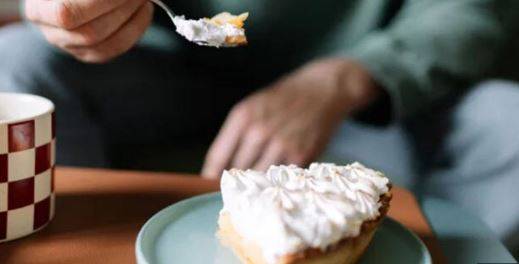 Woman ends 25-year marriage as husband eats last piece of wedding anniversary cake