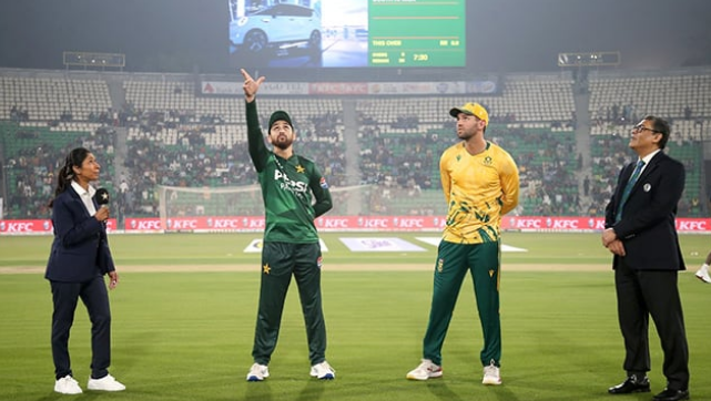 3rd T20: Pakistan win toss, decide to bowl first against South Africa 