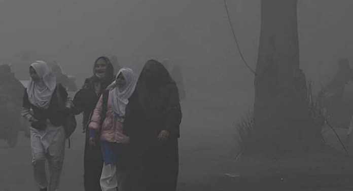 Sunday smog warning: dry spell tightens grip on Pakistan