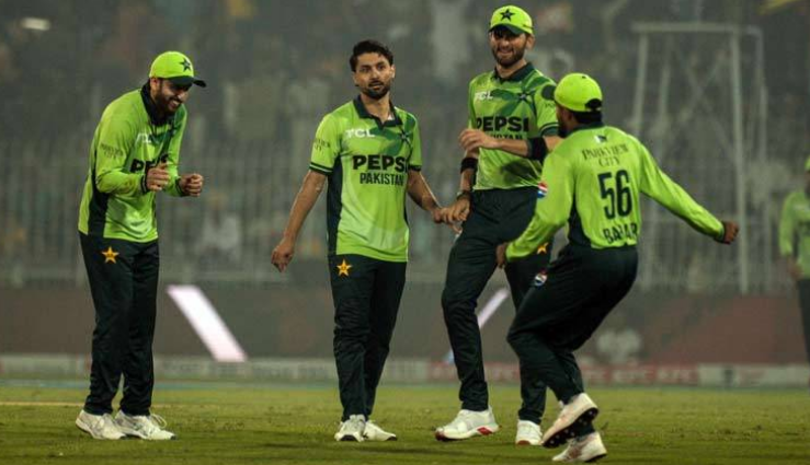 1st ODI: Pakistan beat South Africa by 2 wickets 