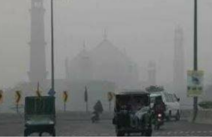 Smog crisis continues in Punjab, air quality index reaches dangerous levels