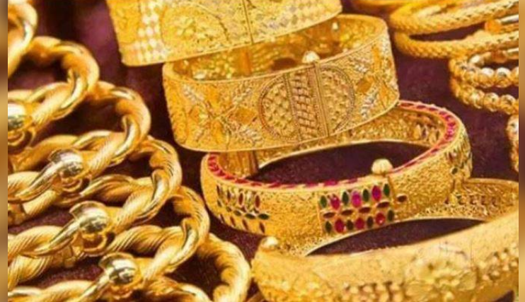 Gold price decreases by Rs3,300 per tola in Pakistan 