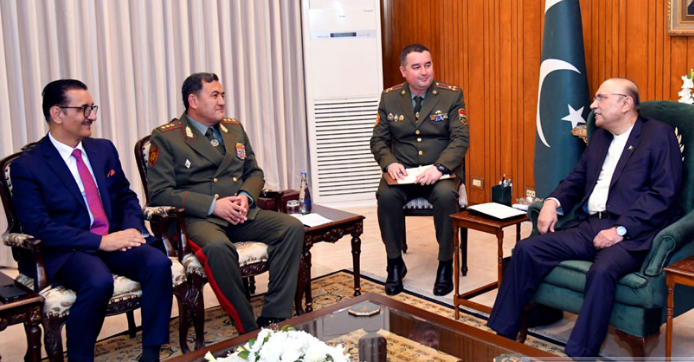 Zardari reaffirms Pakistan’s commitment to CASA-1000 project during Tajik defence minister visit