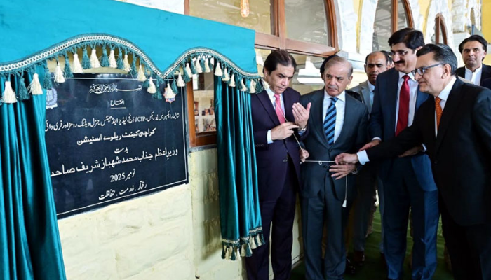 PM Shehbaz inaugurates modernized Karachi Cantt railway station