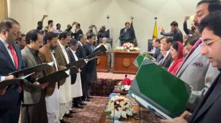 20-member new AJK cabinet takes oath in Muzaffarabad
